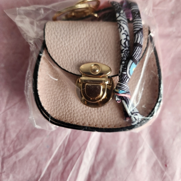 Mini Saddle Bag Charms/Ear Bud Holder with Goldtone Accents NWOT-SELECT ONE! - Picture 13 of 13